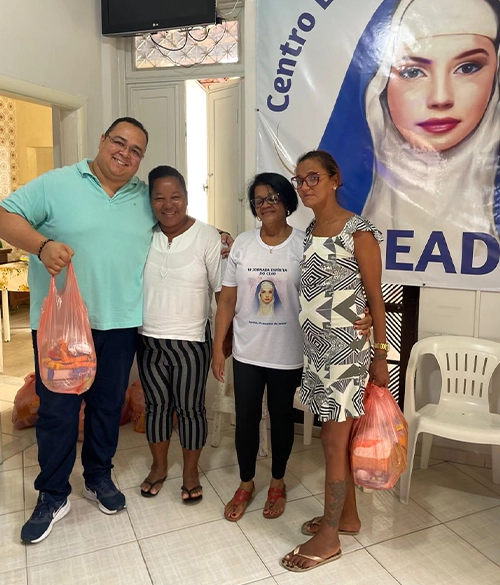 Entrega de Cestas Básicas para familias cadastradas no CEAD